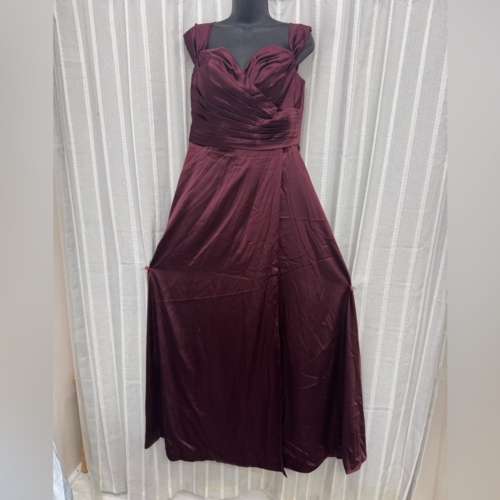 NWT Elegant Burgundy Red Wine Evening Gown with Pockets Corset Back Size 10